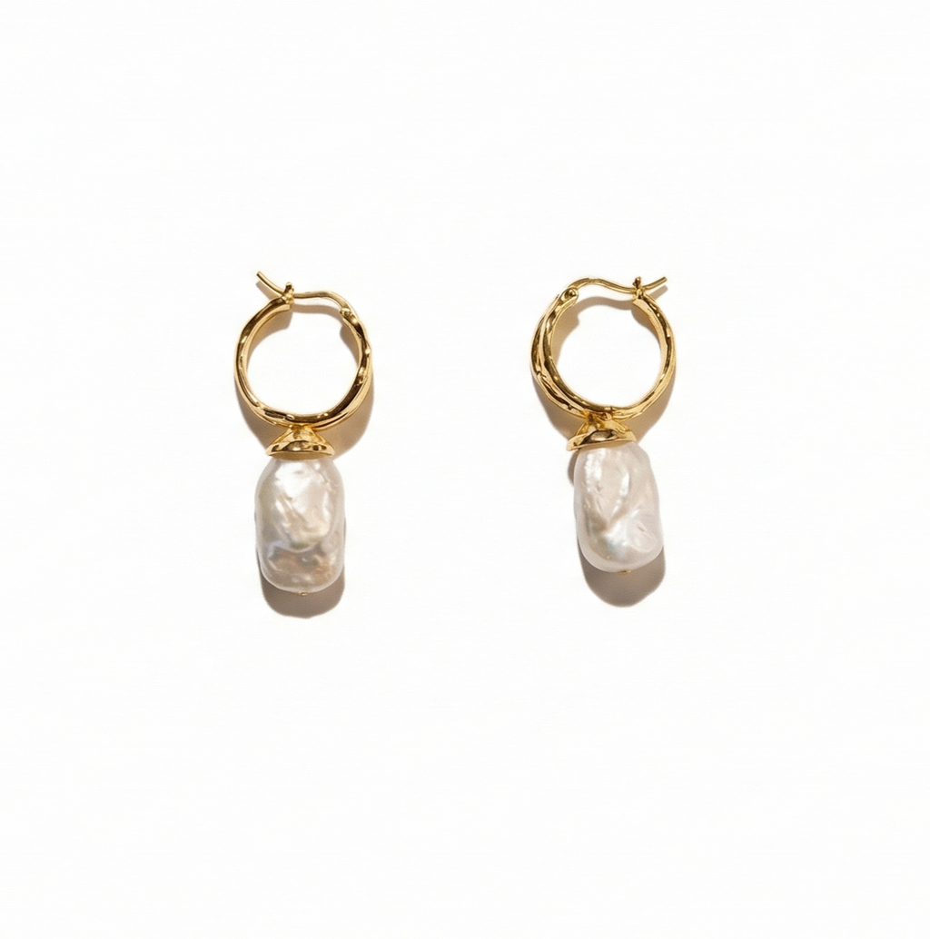 Perlenlicht– Barockperlen-Ohrringe aus Kupfer, vergoldet