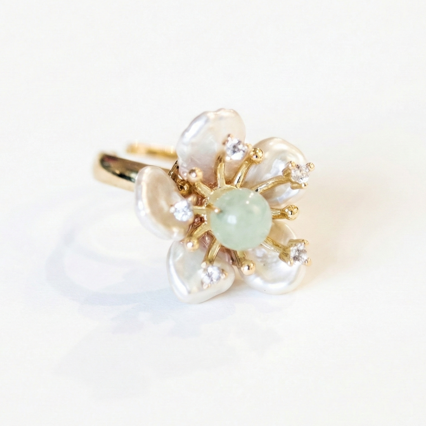 Perlenblüte – Naturstein- & Perlenring aus 925 Silber vergoldet